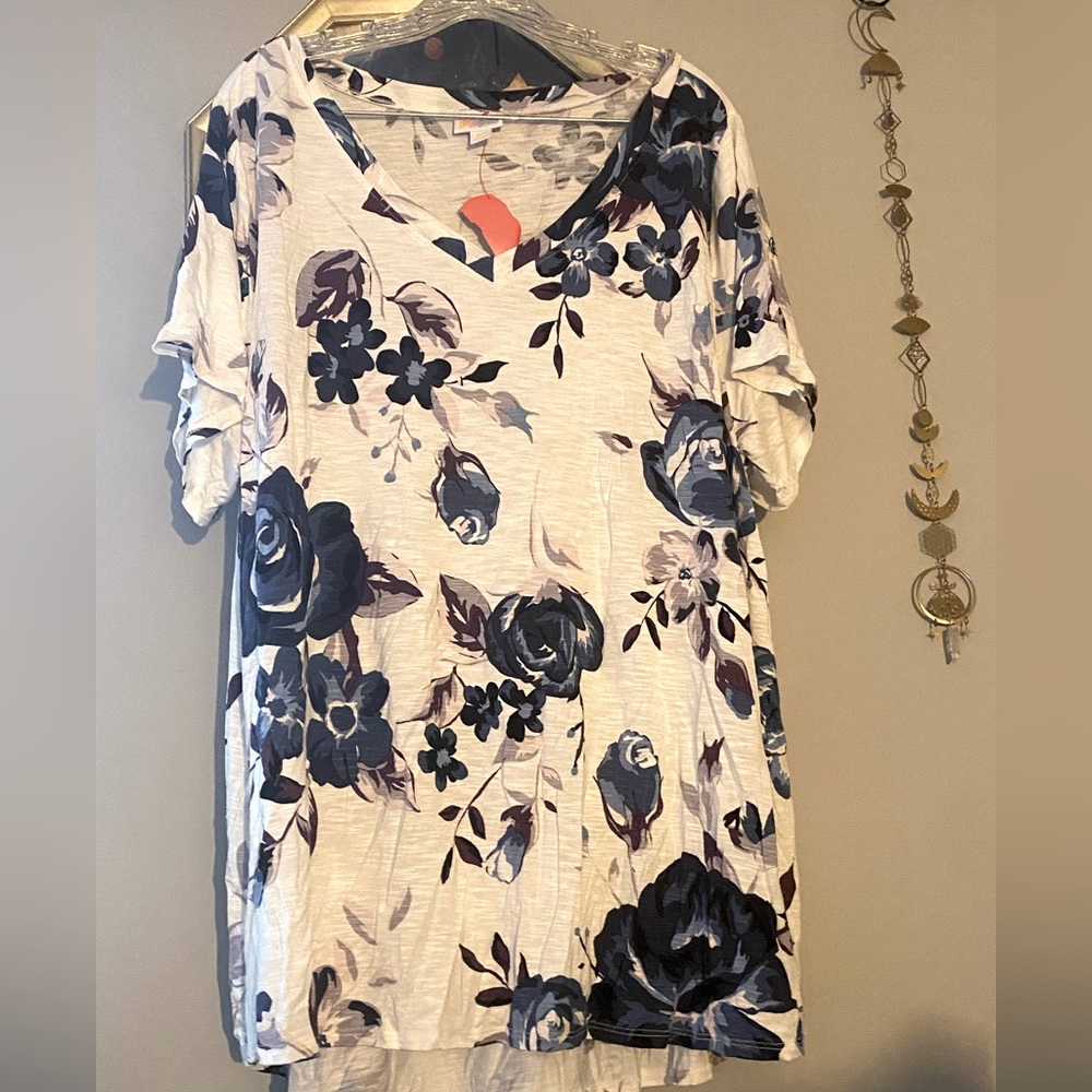 LuLaRoe floral vneck T-shirt
